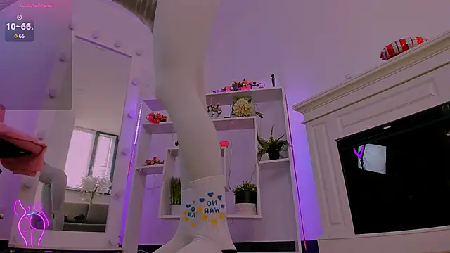 Snapshot of Alice_in_the__Wonderland chatting on February 2025 06:40:02 AM Alice in the Wonderland online show from February 2025 06:40:02 AM