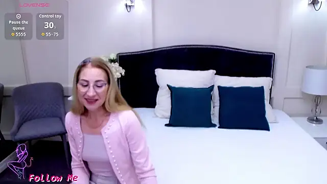 Snapshot of FoxyRamona chatting on July 2026 06:47:02 AM FoxyRamona online show from July 2026 06:47:02 AM