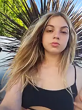 Elnonoykeila77 online show from January 2026 09:18:02 PM