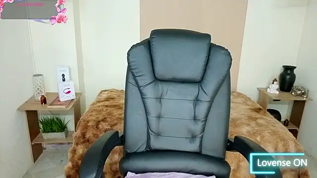 Snapshot of AnisiaFarina chatting on October 2025 11:22:02 AM AnisiaFarina online show from October 2025 11:22:02 AM