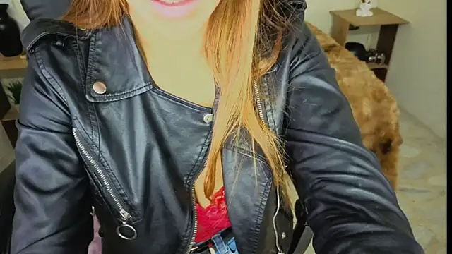 Snapshot of AnisiaFarina chatting on November 2025 11:20:02 AM AnisiaFarina online show from November 2025 11:20:02 AM