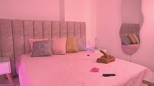 violeta aroca online show from November 2025 03:05:01 AM