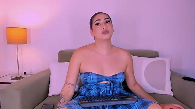 ISABELLASSMITH online show from March 2025 04:57:02 AM