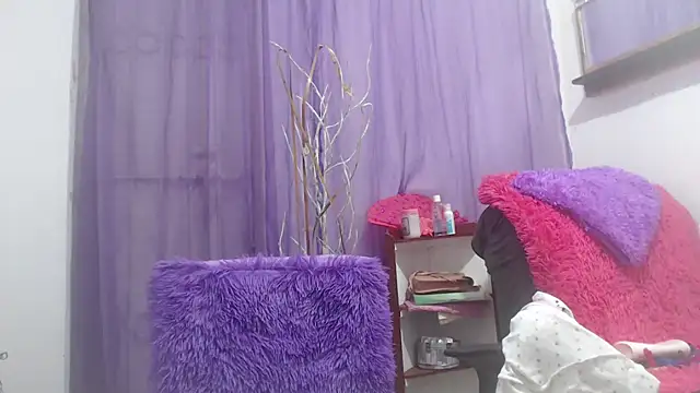 Snapshot of heyline_milf chatting on October 2025 04:19:02 PM heyline milf online show from October 2025 04:19:02 PM