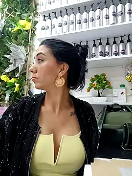 Snapshot of LunaZambrano chatting on February 2025 09:37:02 PM LunaZambrano online show from February 2025 09:37:02 PM