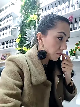 Snapshot of LunaZambrano chatting on February 2025 06:44:01 PM LunaZambrano online show from February 2025 06:44:01 PM