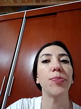 Snapshot of LunaZambrano chatting on October 2025 03:27:01 AM LunaZambrano online show from October 2025 03:27:01 AM