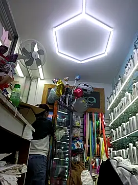 LunaZambrano online show from December 2025 06:56:02 PM