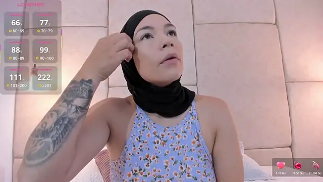 aisha vs online show from November 2025 12:15:02 PM