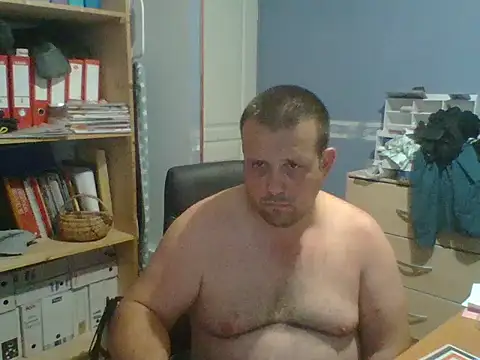 Snapshot of manubm03 chatting on June 2026 05:40:02 PM manubm03 online show from June 2026 05:40:02 PM
