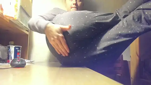 Snapshot of FrumCake chatting on December 2024 01:47:01 AM FrumCake online show from December 2024 01:47:01 AM