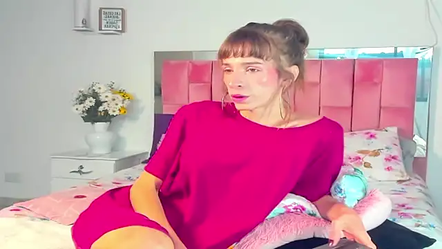 Snapshot of the_queen_aleja chatting on November 2025 12:59:01 PM the queen aleja online show from November 2025 12:59:01 PM