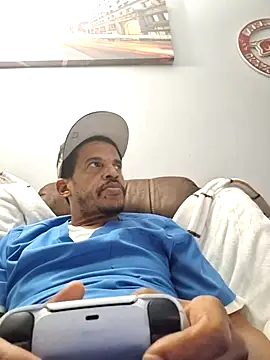 Snapshot of Fonzarelli chatting on January 2025 06:43:02 AM Fonzarelli online show from January 2025 06:43:02 AM