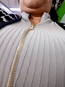 Snapshot of __valentina18 chatting on January 2025 04:21:02 PM   valentina18 online show from January 2025 04:21:02 PM