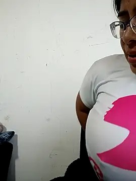 Snapshot of __valentina18 chatting on January 2025 04:12:02 PM   valentina18 online show from January 2025 04:12:02 PM