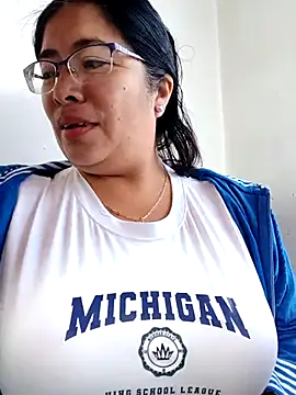 Snapshot of __valentina18 chatting on February 2025 01:11:01 PM   valentina18 online show from February 2025 01:11:01 PM