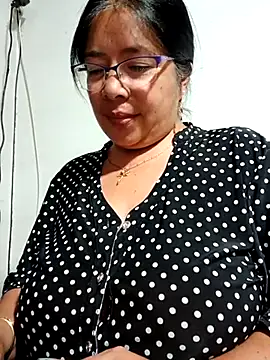 Snapshot of __valentina18 chatting on March 2025 11:43:02 PM   valentina18 online show from March 2025 11:43:02 PM