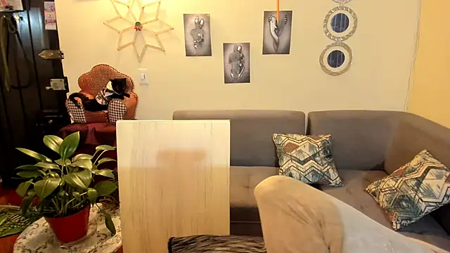 emma luxy online show from February 2025 04:18:02 AM