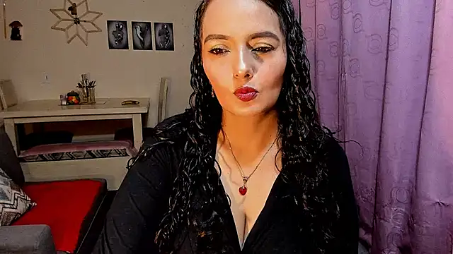 emma luxy online show from April 2026 12:15:02 AM