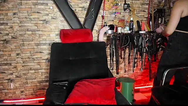 Liltildeman moon online show from February 2026 06:04:01 PM