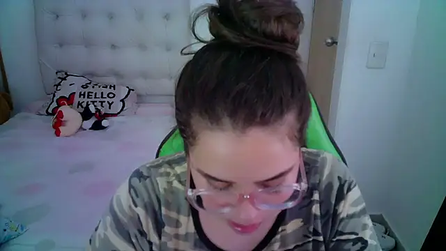 Snapshot of _alicia_z chatting on December 2024 07:49:01 PM alicia z online show from December 2024 07:49:01 PM