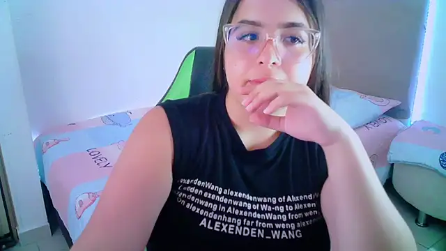 Snapshot of _alicia_z chatting on January 2025 12:15:02 AM alicia z online show from January 2025 12:15:02 AM