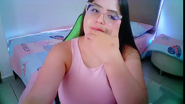 Snapshot of _alicia_z chatting on February 2025 08:37:01 PM alicia z online show from February 2025 08:37:01 PM