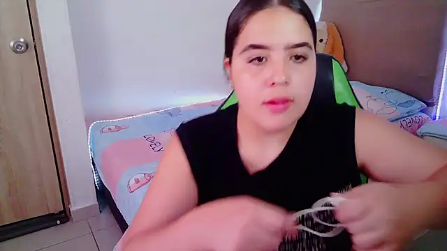 Snapshot of _alicia_z chatting on February 2025 05:51:01 PM alicia z online show from February 2025 05:51:01 PM