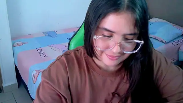 Snapshot of _alicia_z chatting on February 2025 11:14:02 PM alicia z online show from February 2025 11:14:02 PM