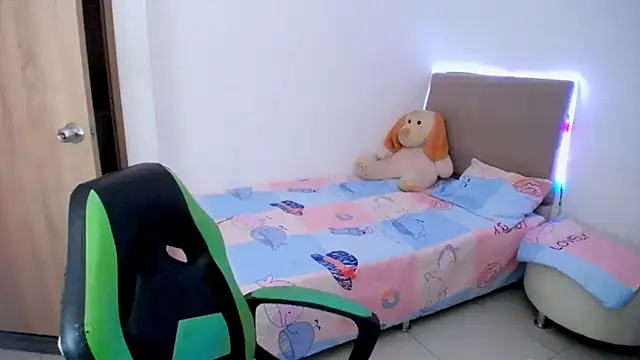 Snapshot of _alicia_z chatting on February 2025 11:44:02 PM alicia z online show from February 2025 11:44:02 PM