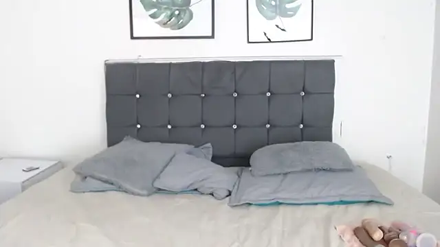 selena yourmilf online show from December 2025 03:40:02 PM