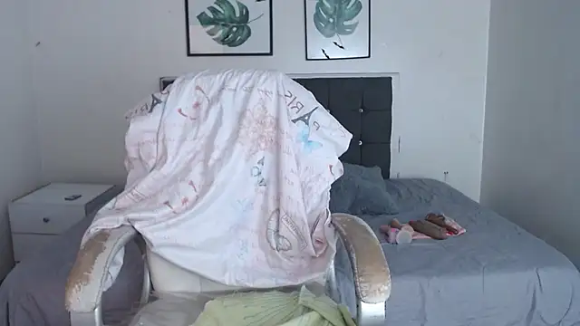 selena yourmilf online show from February 2026 05:17:02 PM