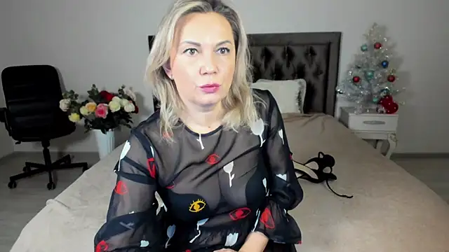 Snapshot of MarciaColins chatting on December 2024 10:00:02 PM MarciaColins online show from December 2024 10:00:02 PM