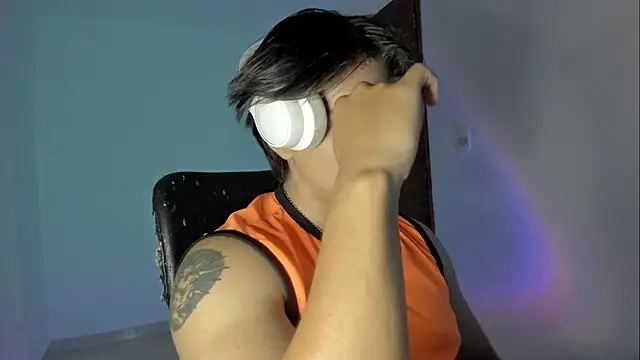 Giordano Russo online show from November 2025 10:53:02 PM