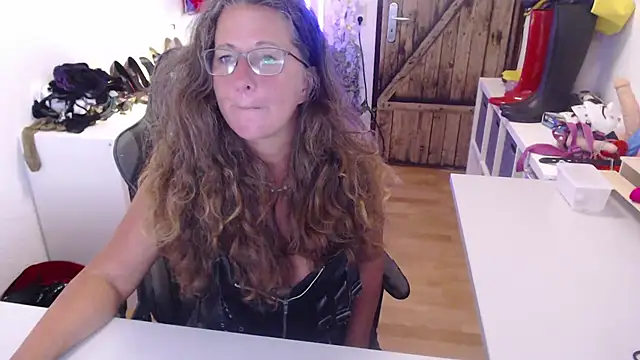 Snapshot of GeilesLuder75 chatting on August 2026 11:01:01 AM GeilesLuder75 online show from August 2026 11:01:01 AM