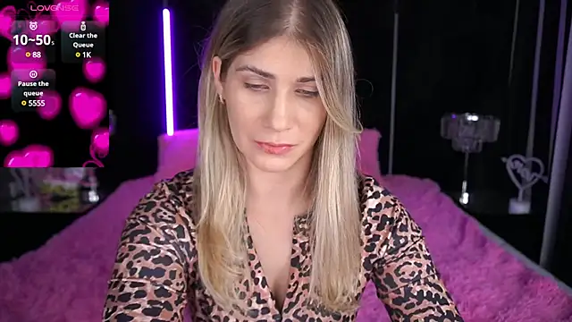 Snapshot of CassandraGood chatting on December 2024 10:50:02 AM CassandraGood online show from December 2024 10:50:02 AM