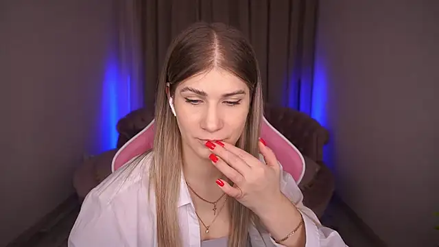 Snapshot of CassandraGood chatting on March 2025 11:43:01 PM CassandraGood online show from March 2025 11:43:01 PM