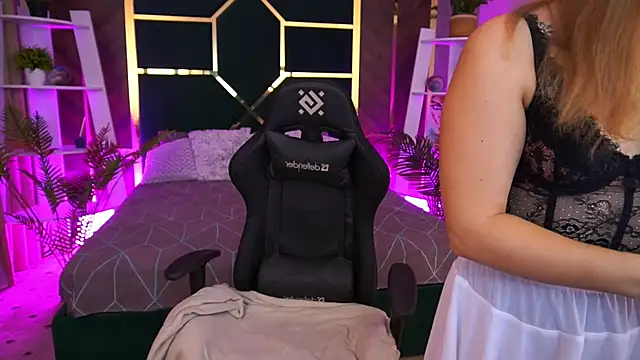 Snapshot of CassandraGood chatting on September 2025 08:39:02 AM CassandraGood online show from September 2025 08:39:02 AM