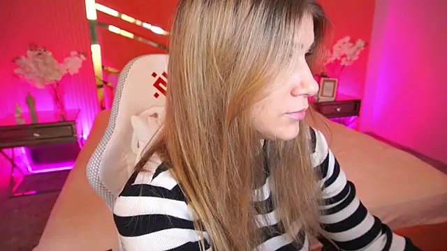 Snapshot of CassandraGood chatting on September 2025 05:45:02 AM CassandraGood online show from September 2025 05:45:02 AM