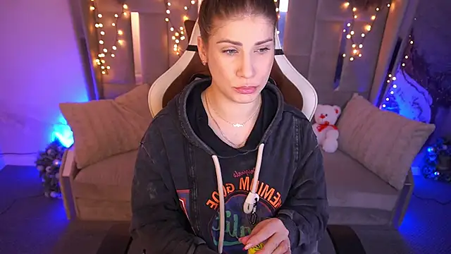 Snapshot of CassandraGood chatting on February 2026 07:45:01 AM CassandraGood online show from February 2026 07:45:01 AM