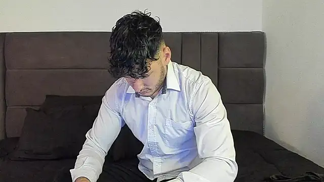 alejandro  2 online show from January 2026 06:01:01 PM