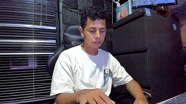 Snapshot of boy_bigcock24cm chatting on June 2026 12:52:02 AM boy bigcock24cm online show from June 2026 12:52:02 AM
