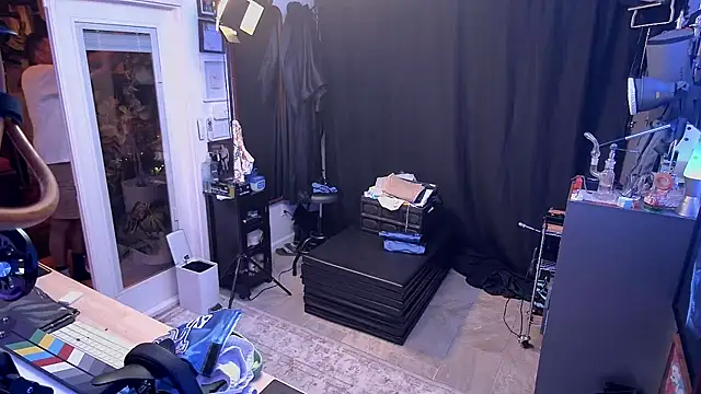 Briefs bud online show from December 2025 03:57:01 AM