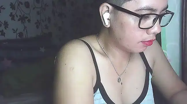 Snapshot of lovely_samxxx24 chatting on February 2025 01:09:02 AM lovely samxxx24 online show from February 2025 01:09:02 AM