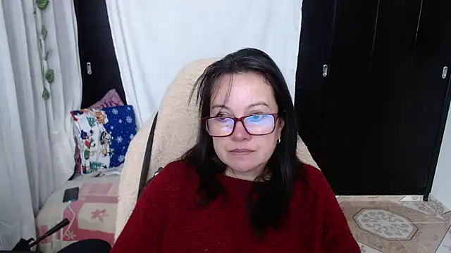Sonialorens  online show from December 2024 02:46:02 PM