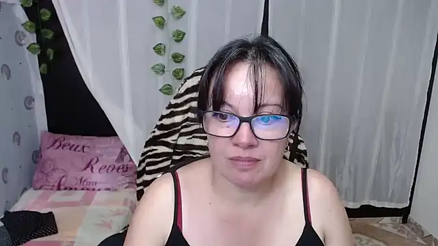Sonialorens  online show from January 2025 09:19:01 PM