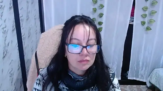 Sonialorens  online show from February 2025 01:58:01 PM