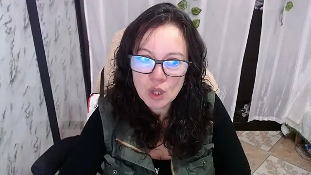 Sonialorens  online show from March 2025 12:44:02 PM