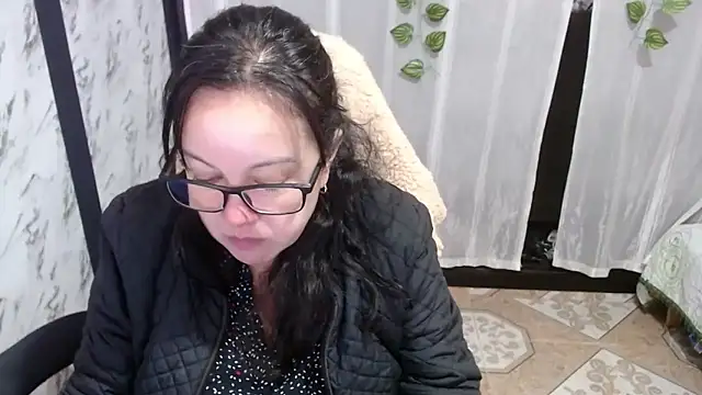 Sonialorens  online show from March 2025 12:28:01 PM