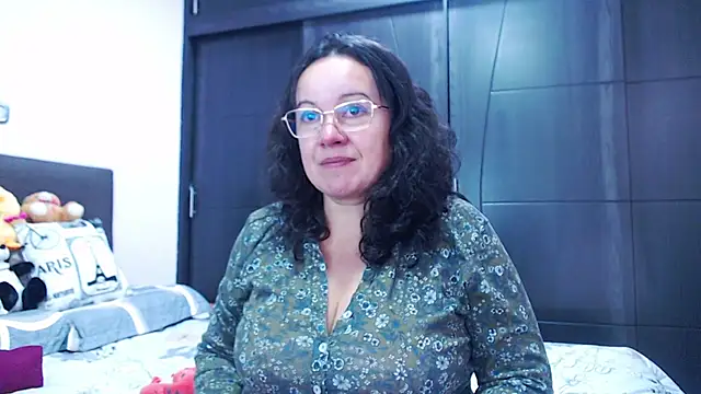 Sonialorens  online show from September 2025 04:17:01 PM